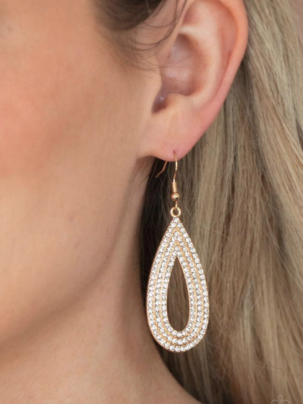 Paparazzi Jewelry Accessories - Exquisite Exaggeration - Gold Earrings - Vintage